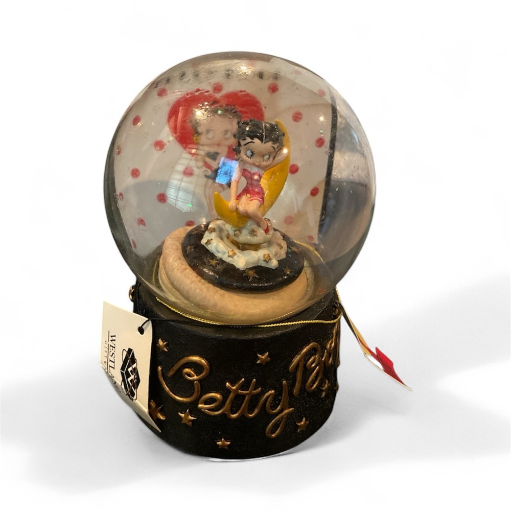VINTAGE Extremely rare! Betty Boop Snow Globe Music Box -- Moon River !!